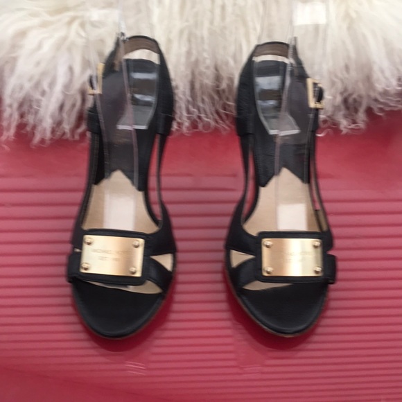 Michael Kors beautiful leather gold heels - Picture 3 of 8